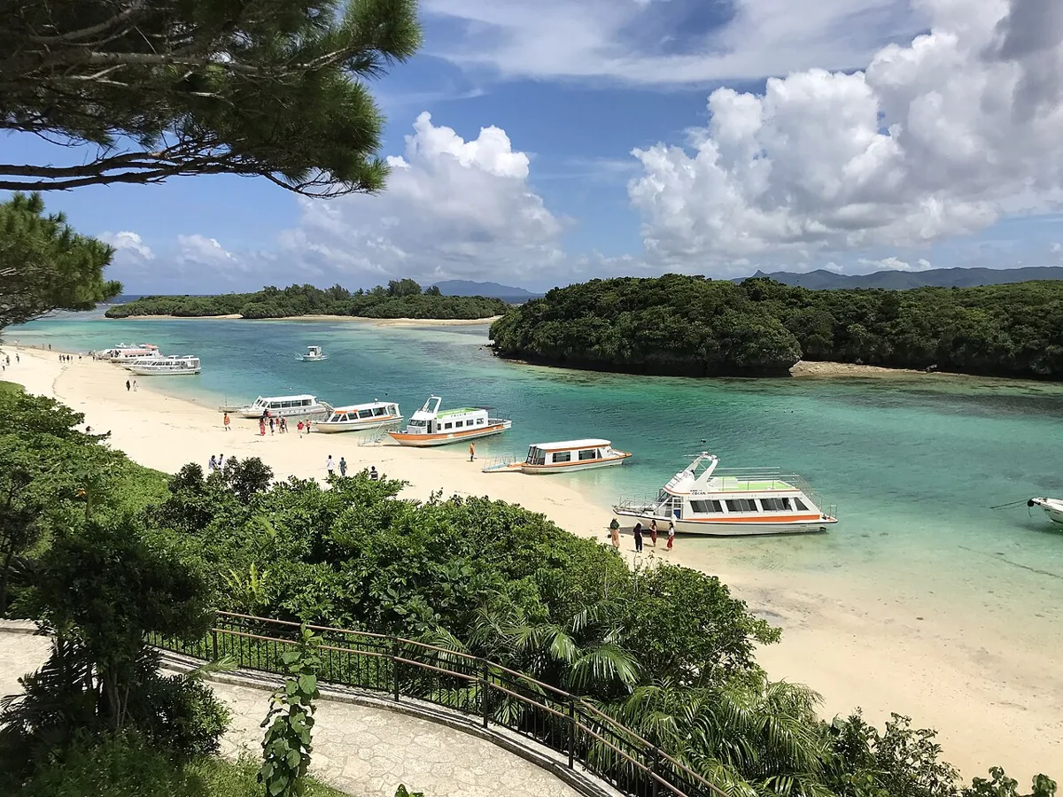 沖縄県：川平湾